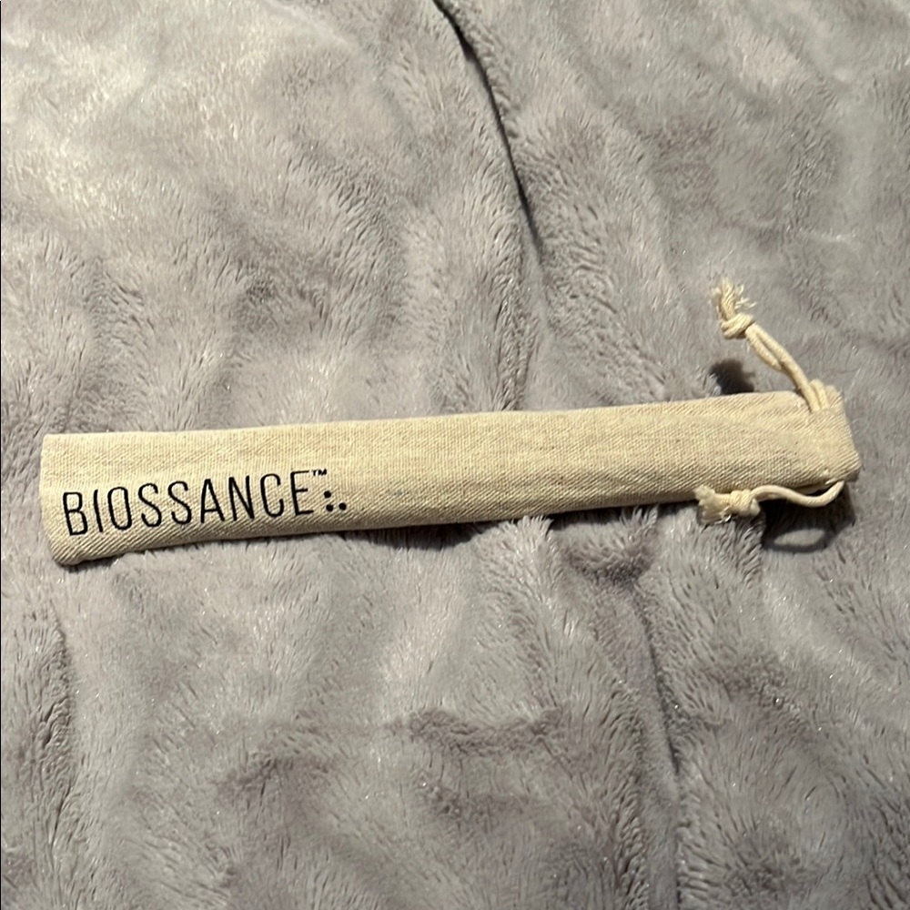 Biossance Metal Straw w/cleaning tool & Beige Carrying Pouch
